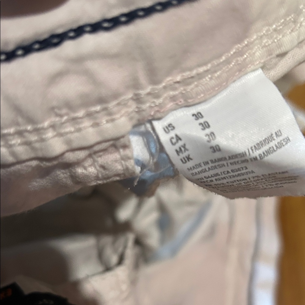 American Eagle Outfitters Men's Cream Flat Front Shorts - Picture 3 of 3